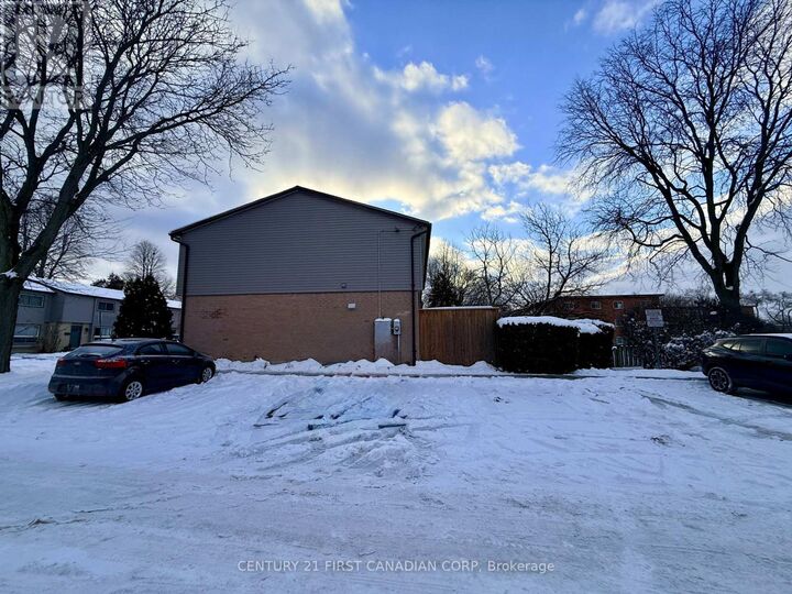 Property Photo:  253 Taylor Street 21  ON N5Y 2J6 