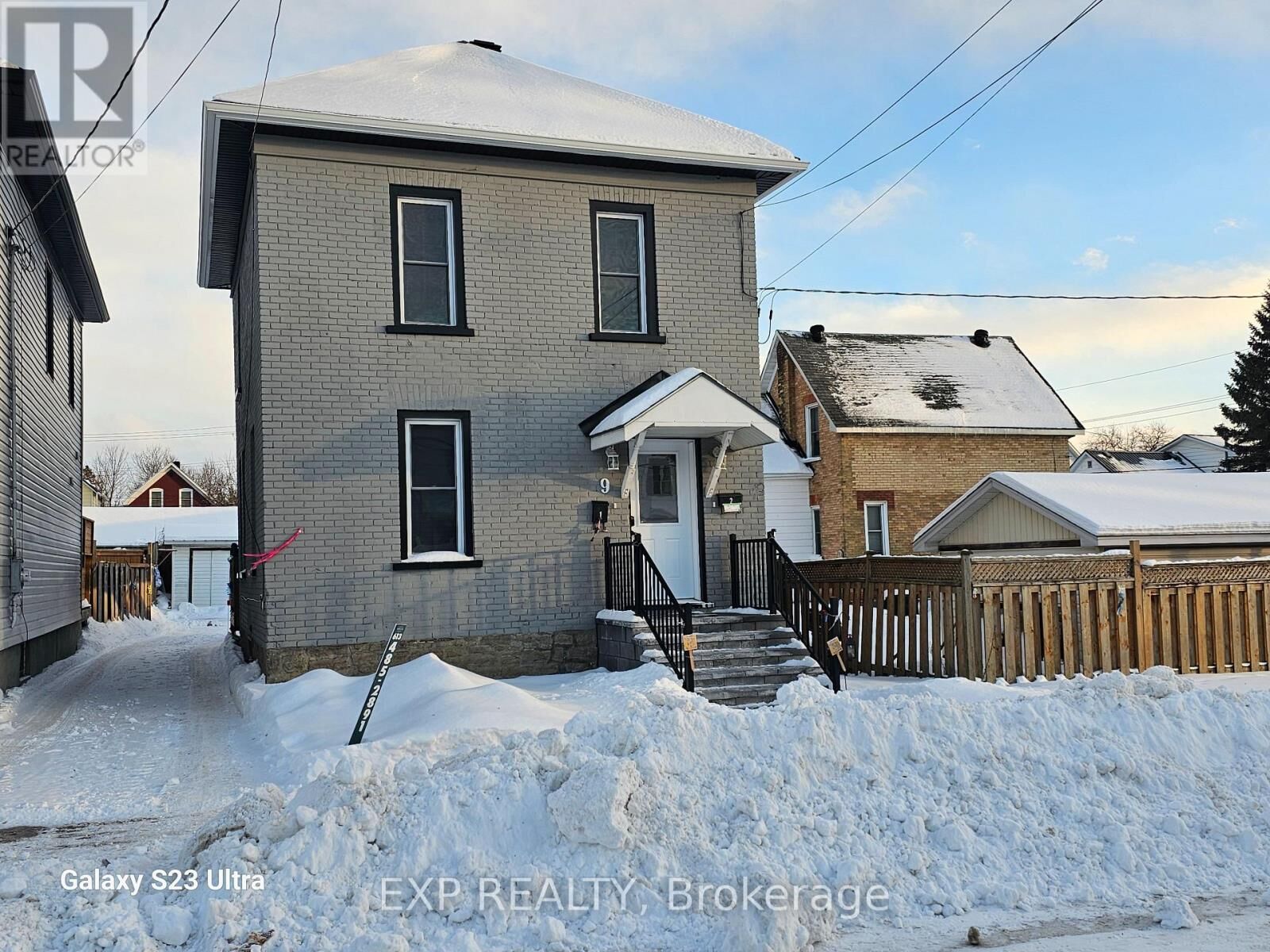 Property Photo:  9 Kent Street A  ON K7A 1B5 