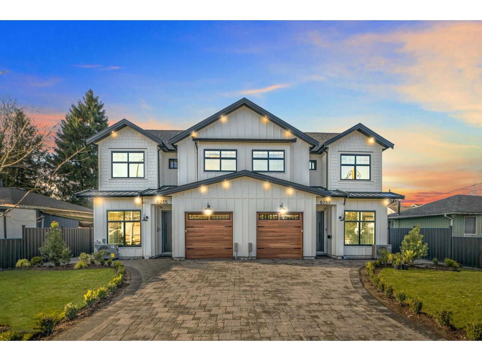 Photo de la propriété:  8235 110 Street  BC V4C 4J2 