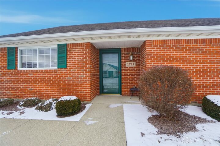 Property Photo: 1711 Pinehurst Drive OH 45502