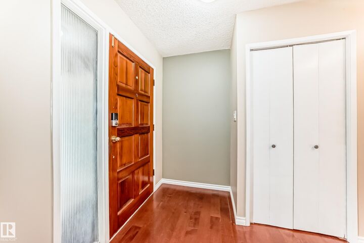 Property Photo:  1923 52 Street NW  AB T6L 1J3 