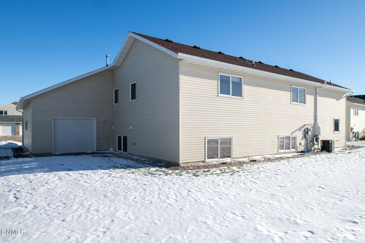 Property Photo:  2330 Fresno Drive  ND 58504 