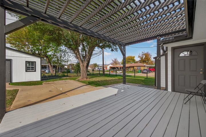 Property Photo:  3527 La Retama Dr Drive  TX 77013 