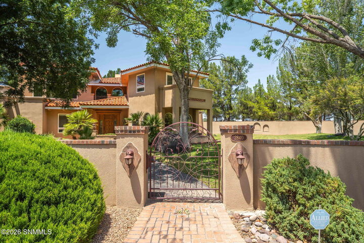 Property Photo: 2840 McDowell Place NM 88005