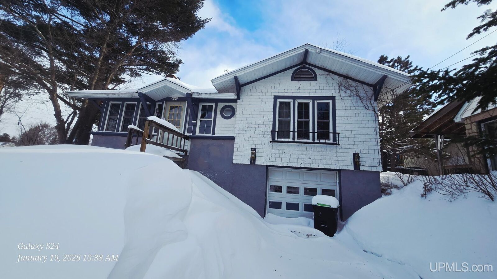 Property Photo:  607 Washington Avenue  MI 49935 