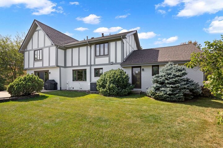 Property Photo: 6209 Sleepy Hollow Lane IL 60532