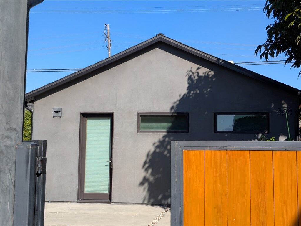Property Photo:  6521 W 87th Street  CA 90045 