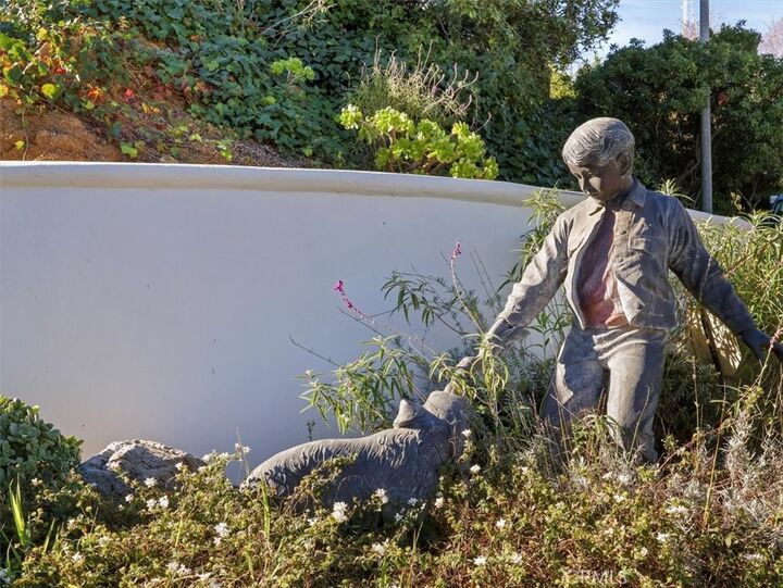 Property Photo:  8238 Skyline Drive  CA 90046 