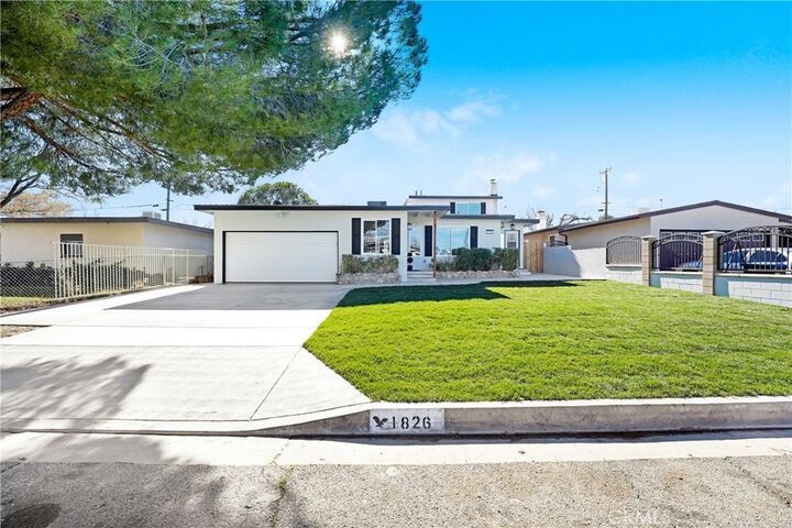 Property Photo: 1826 E Avenue Q12 CA 93550