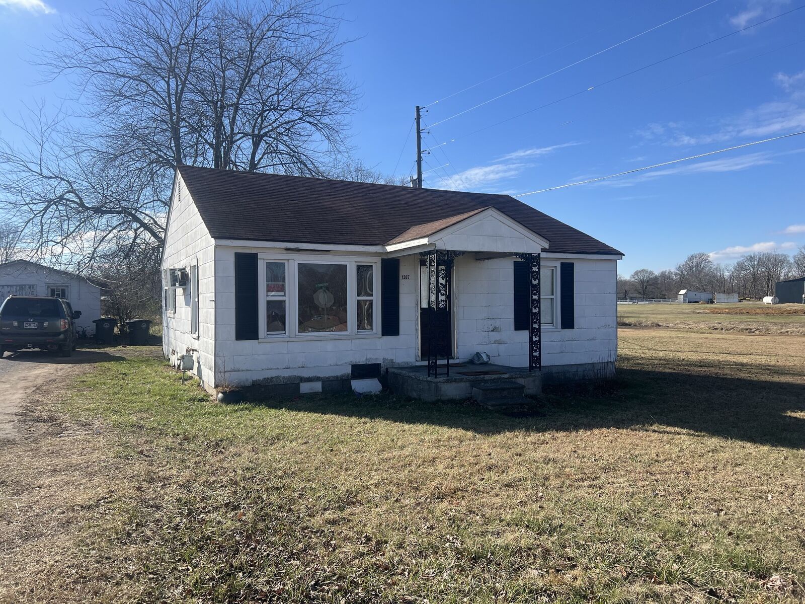 Property Photo:  1305 Scottsville Rd  TN 37083 