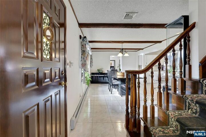 Property Photo:  4 Highfield Court  NJ 07470 