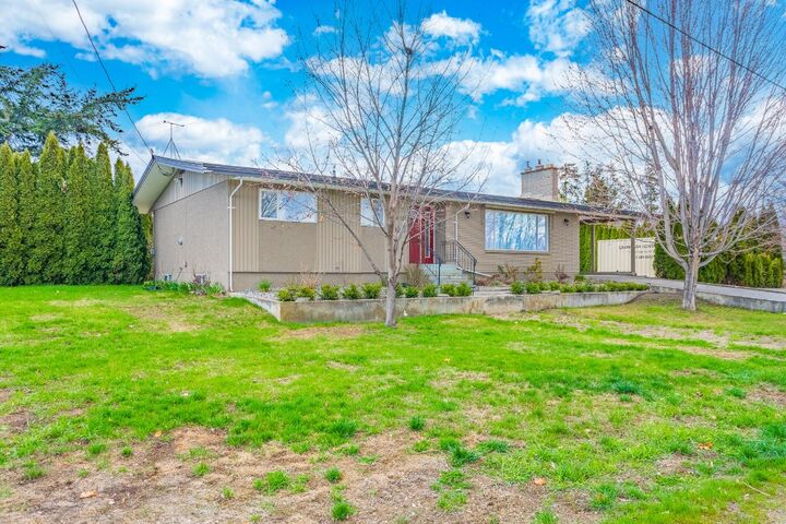 Photo de la propriété:  3259 St. Amand Road  BC V1W 3P2 