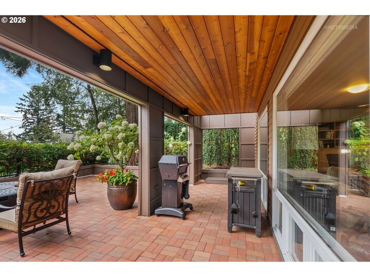 Property Photo:  2801 SW Hillsboro St  OR 97239 
