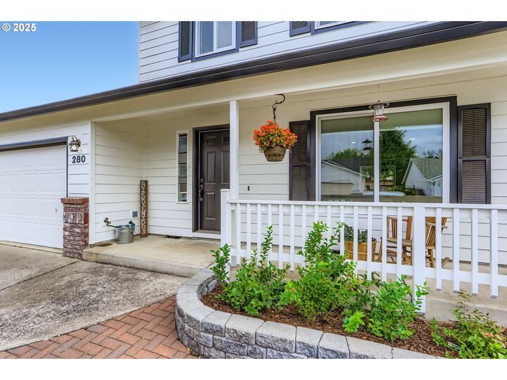 Property Photo:  280 NW Country Ct  OR 97128 