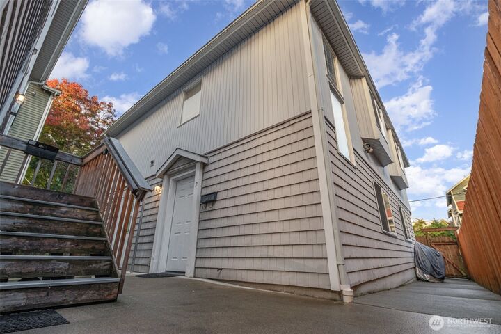 Property Photo: 128 20th Avenue E 2 WA 98112