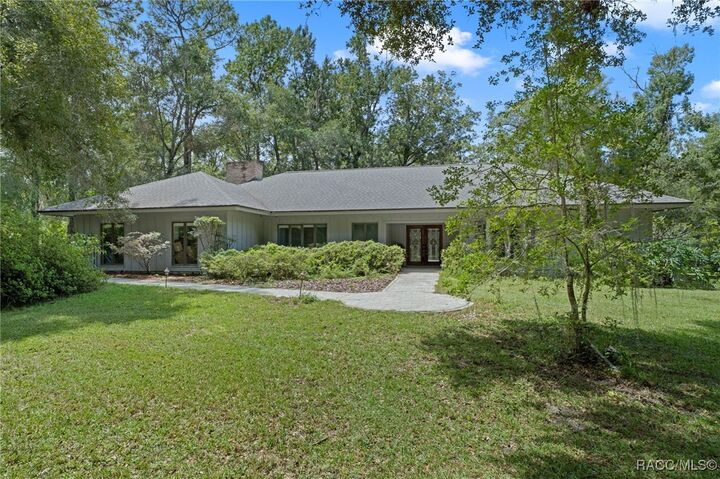 Property Photo: 22347 Golden Retriever Lane FL 34601