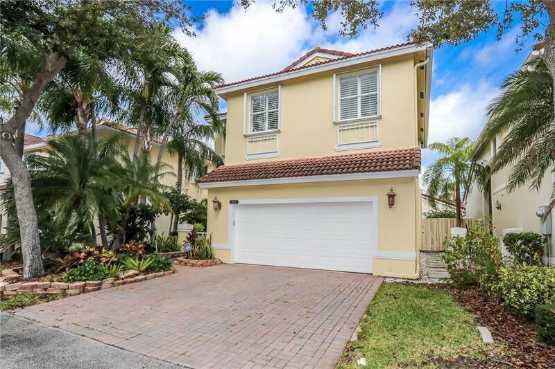 Property Photo:  1115 Linden Street  FL 33019 