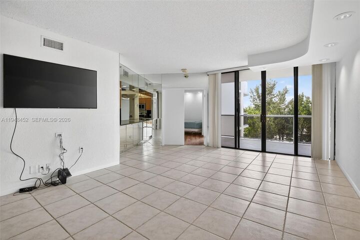 Property Photo:  20281 E Country Club Dr 405  FL 33180 