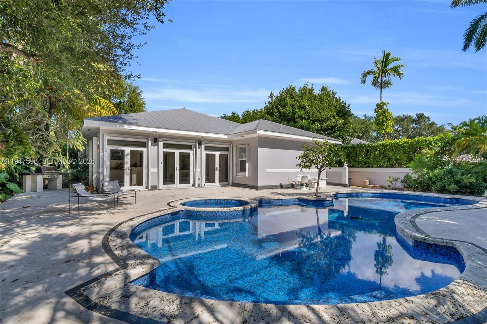 Property Photo: 5794 SW 76th Ter FL 33143