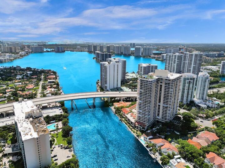 Property Photo:  19355 Turnberry Way 8L  FL 33180 