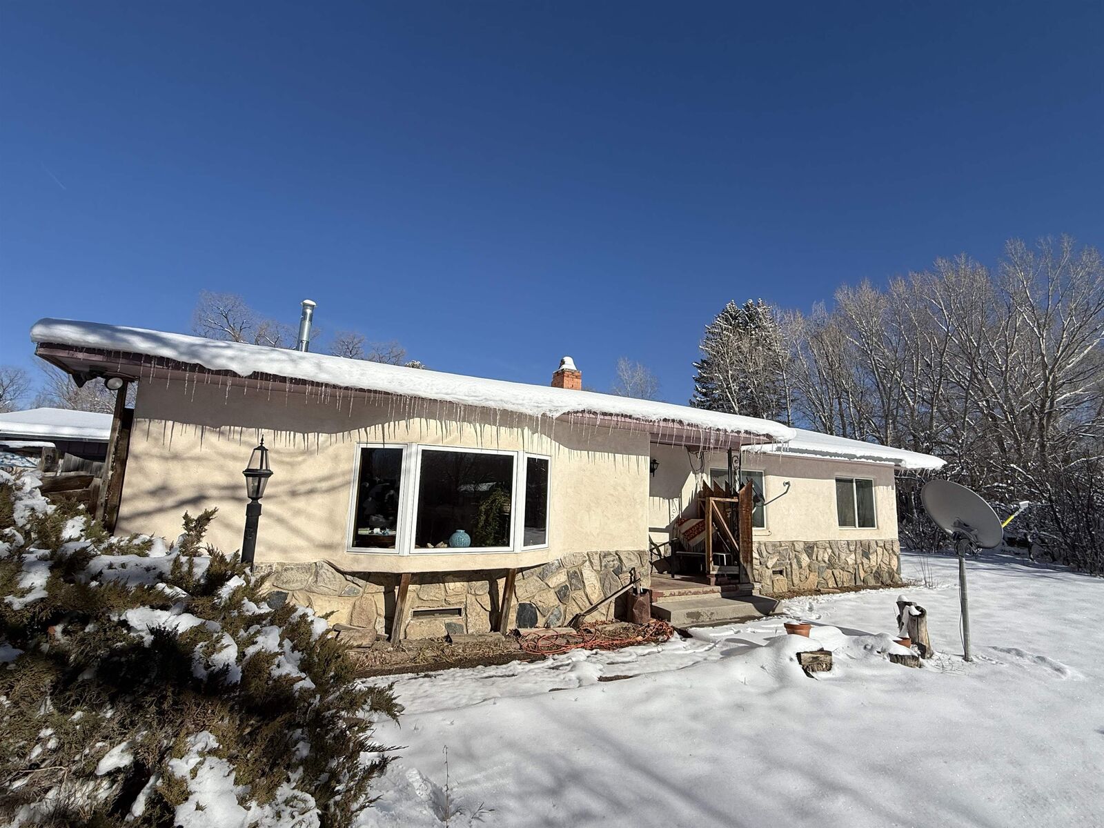 Property Photo: 905 Millicent Rogers Rd NM 87529