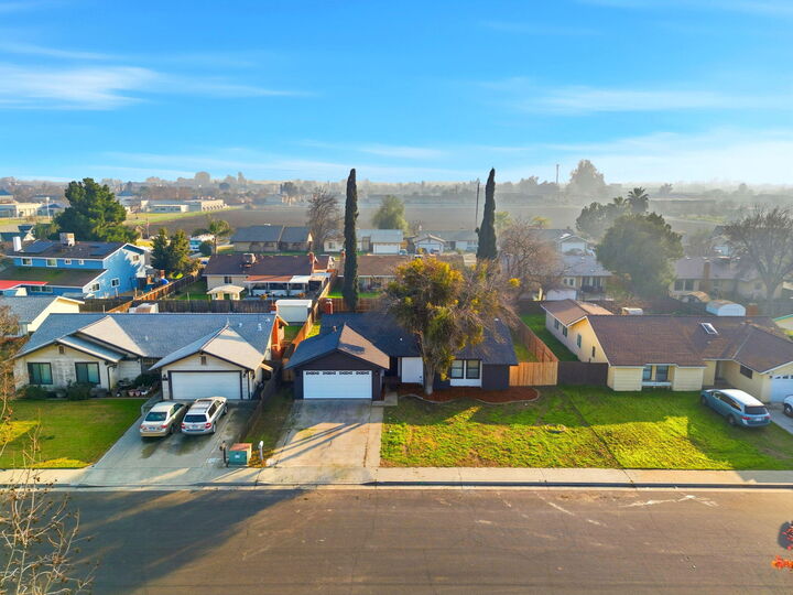 Property Photo: 283 Mercedes Lane CA 93245