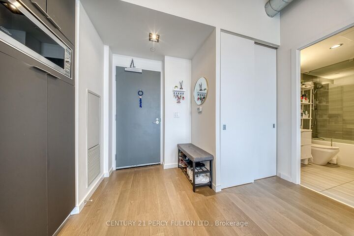 Property Photo:  170 Bayview Avenue 916  ON M5A 0M4 