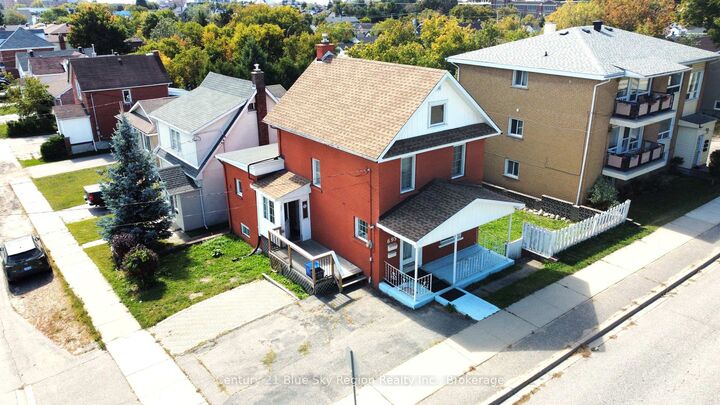 Photo de la propriété:  695 High Street  ON P1B 6R9 