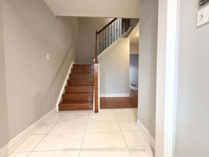 Photo de la propriété:  9 Corona Gate  ON L6Y 3N4 