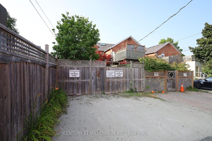 Photo de la propriété: 10 Zina Street Unit #2 ON L9W 1E1