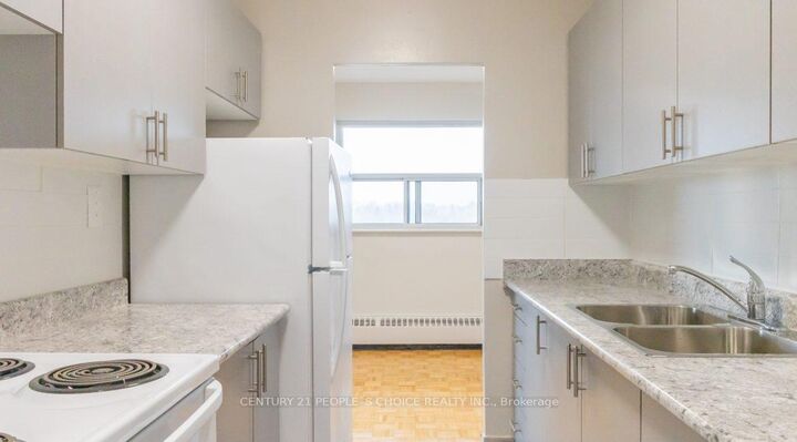 Photo de la propriété: 1061 Seneca Avenue 600 ON L5G 3X7