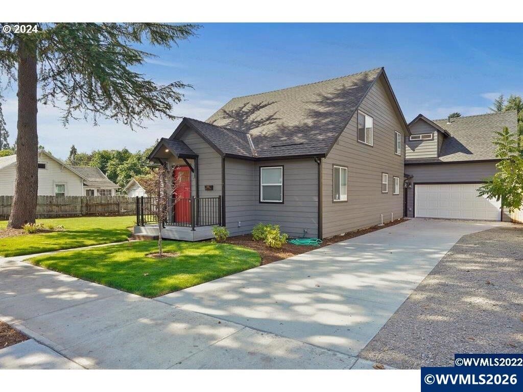 Property Photo: 1117-1119 6th St NW St OR 97304