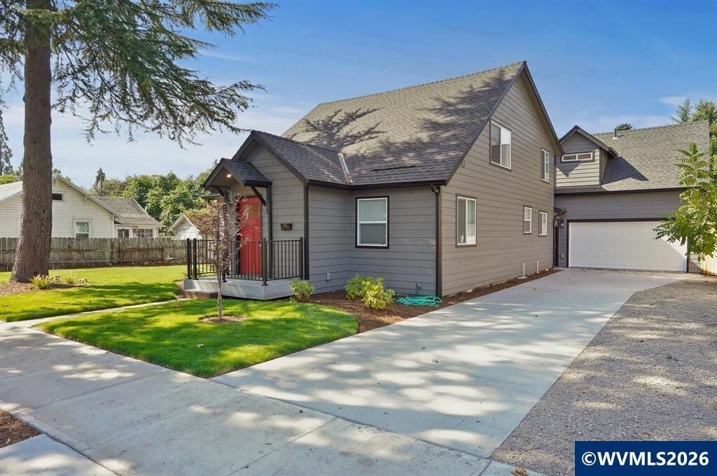 Property Photo:  1117-1119 6th St NW St  OR 97304 