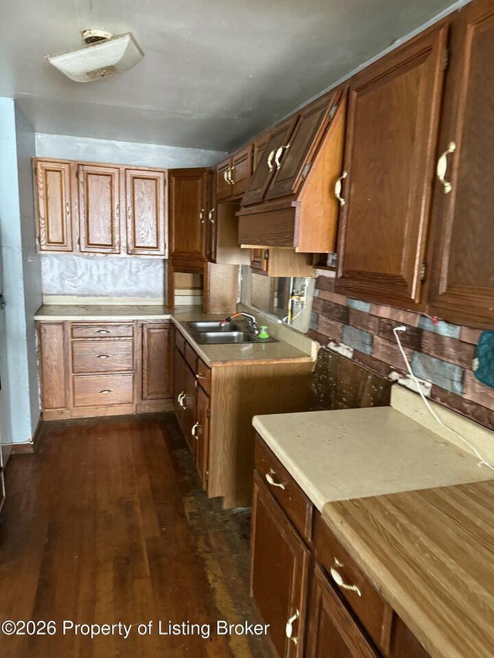 Property Photo:  904 Washington Avenue  ND 58638 