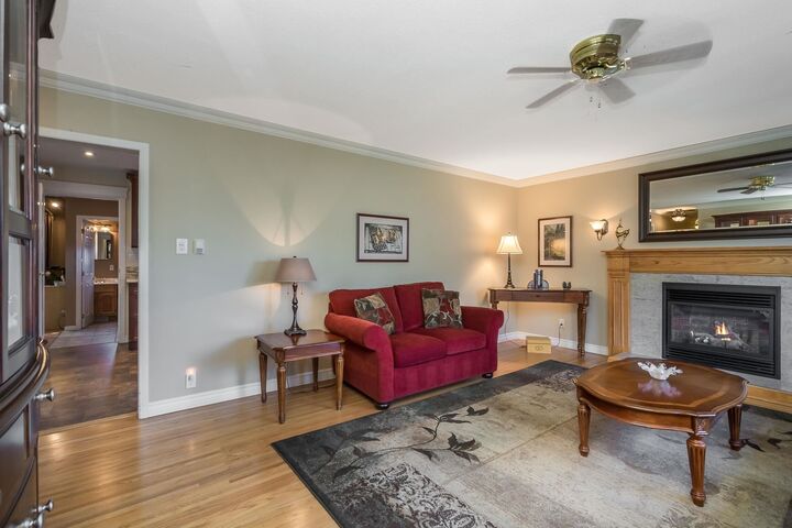 Photo de la propriété:  11564 97 Avenue  BC V3V 2B6 