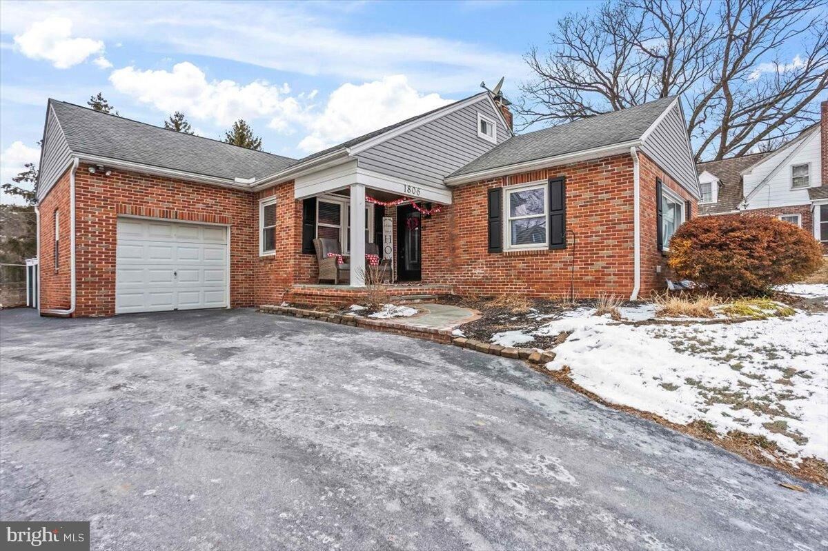 Property Photo: 1806 N Sherman Street PA 17406