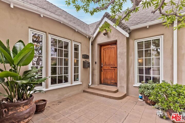 Property Photo: 829 S Mullen Ave CA 90005