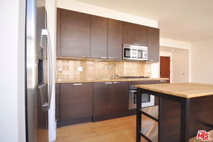 Property Photo:  460 S Spring St  CA 90013 