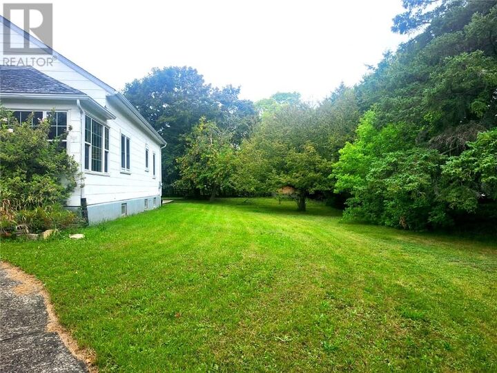 Property Photo: 16 Robinson Street W ON P0P 1K0