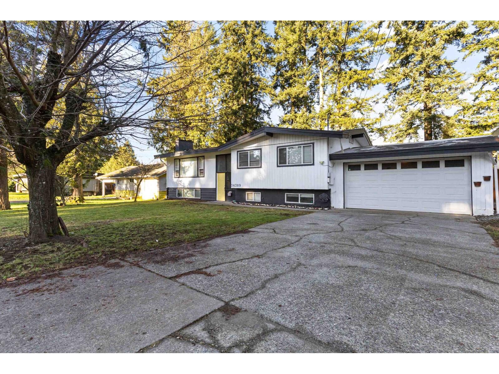 Property Photo: 34309 Green Avenue BC V2S 2T1