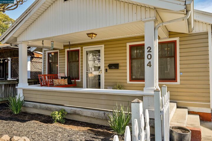 Property Photo:  204 Alameda St  CA 94590 