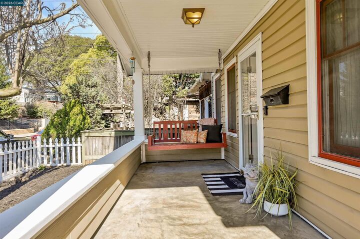 Property Photo:  204 Alameda St  CA 94590 