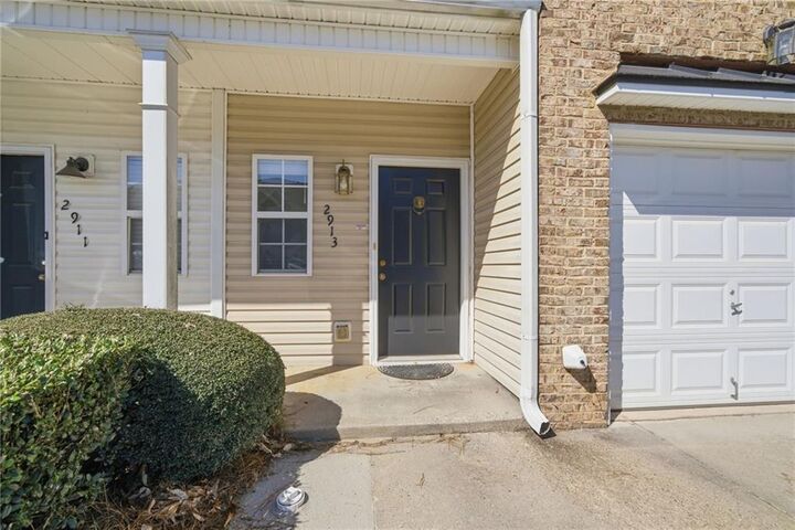 Property Photo:  2913 Greyhawk Lane  GA 30040 