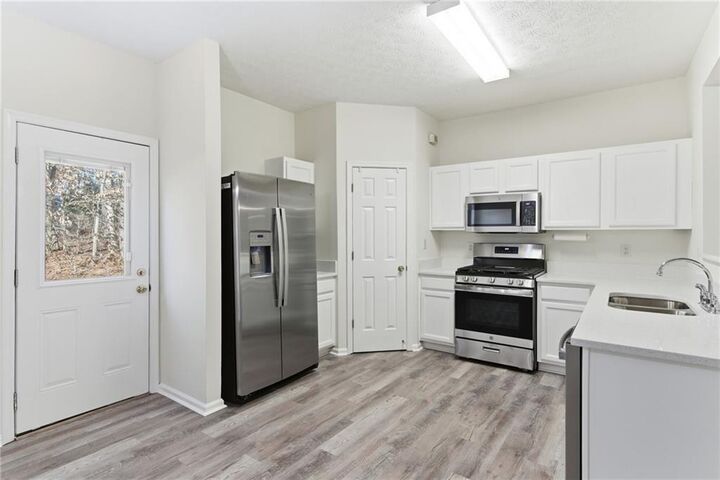 Property Photo:  2913 Greyhawk Lane  GA 30040 