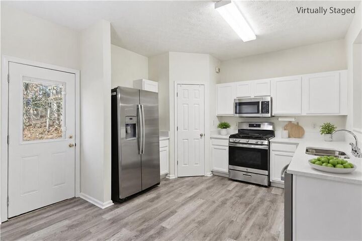 Property Photo:  2913 Greyhawk Lane  GA 30040 