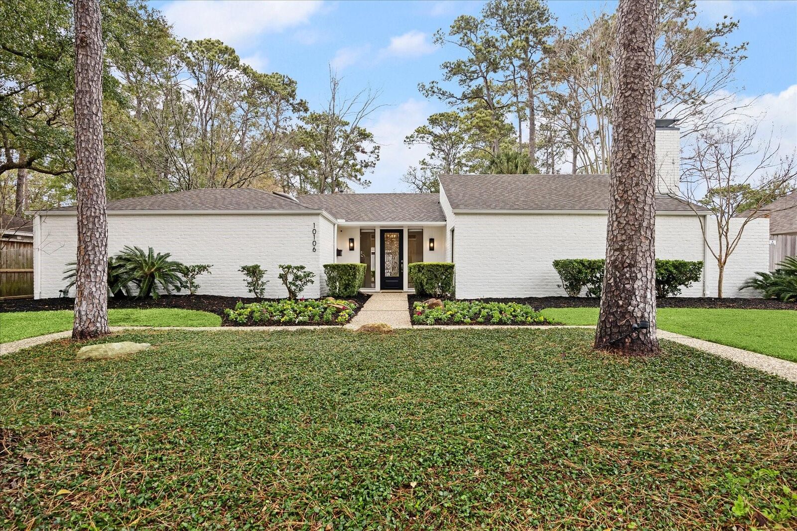 Property Photo:  10106 Cedar Creek Drive  TX 77042 