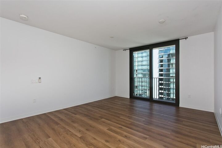 Property Photo:  987 Queen Street 1704  HI 96814 