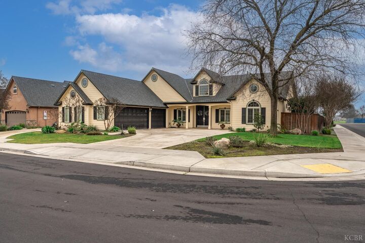 Property Photo:  297 W Harold Griswold Way  CA 93230 