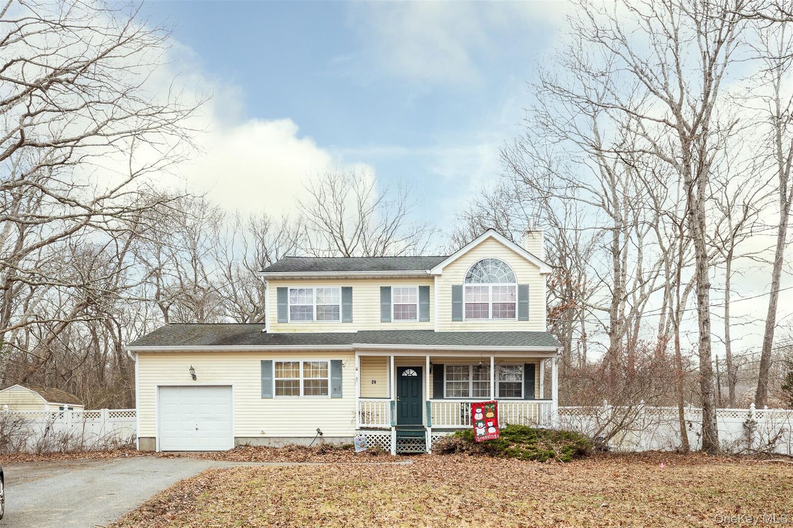 Property Photo:  24 Lonscreek Place  NY 11951 