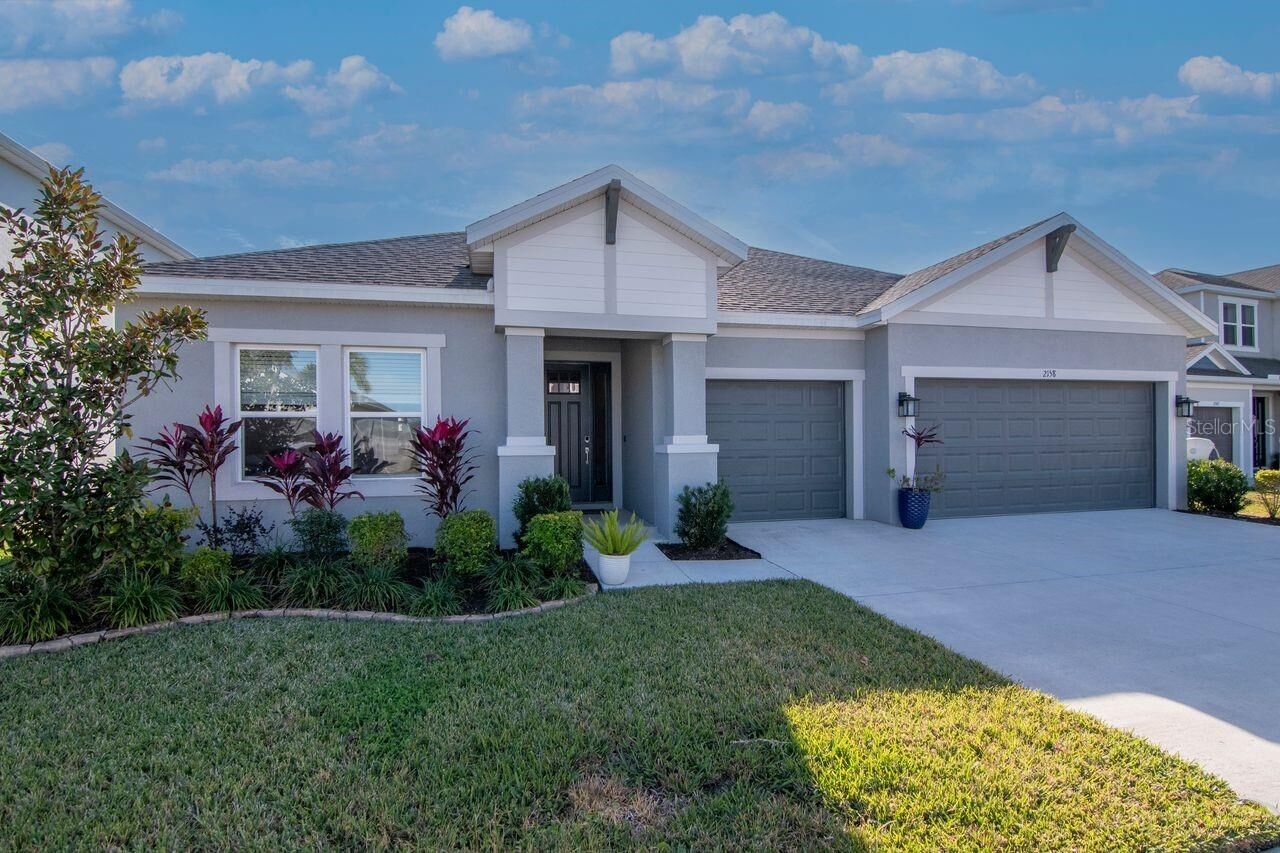 Property Photo: 2158 Mizzen Way FL 33543